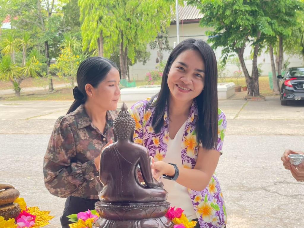 DIPROM CENTER 5 ร่วมสืบสานประเพณีและวัฒนธรรม อันดีงามของไทย จัดกิจกรรม "สรงน้ำพระ รดน้ำดำหัว ขอพรผู้ใหญ่ เนื่องในเทศกาลสงกรานต์"