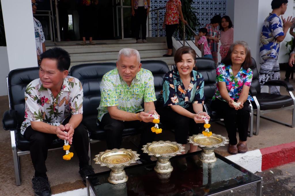 DIPROM CENTER 5 ร่วมสืบสานประเพณีและวัฒนธรรม อันดีงามของไทย จัดกิจกรรม "สรงน้ำพระ รดน้ำดำหัว ขอพรผู้ใหญ่ เนื่องในเทศกาลสงกรานต์"