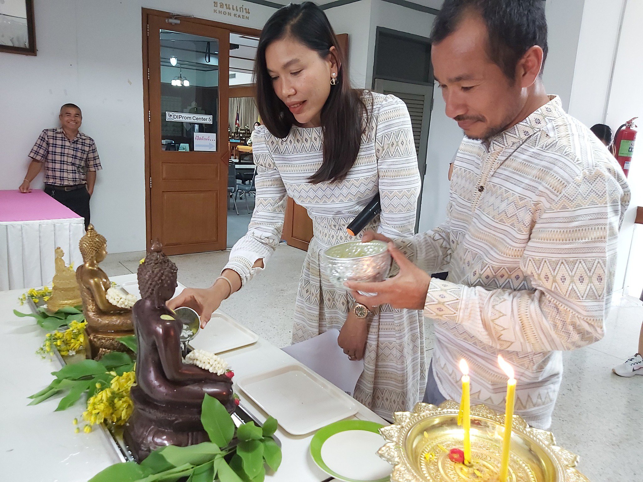 DIPROM CENTER 5 จัดพิธีสรงน้ำพระพุทธรูป สืบสานประเพณีสงกรานต์ 2566